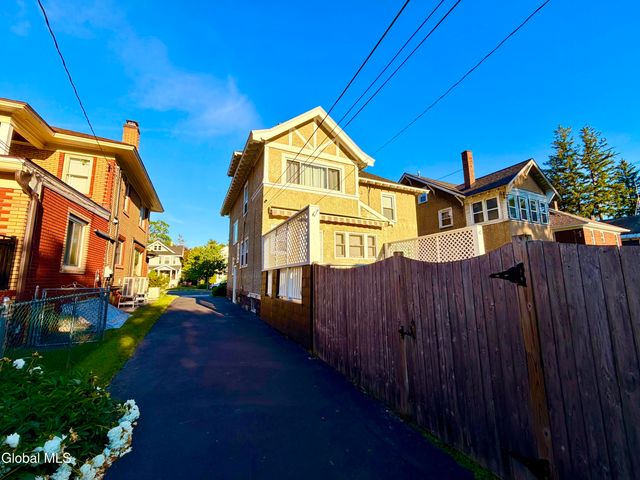 831 Wright Avenue, Schenectady, NY 12309