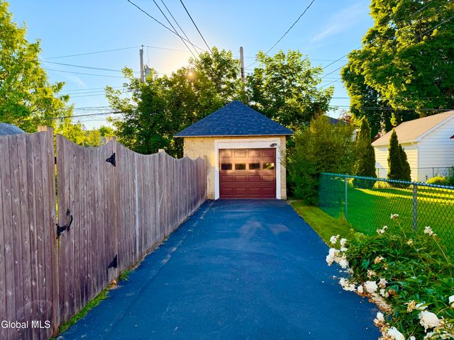 831 Wright Avenue, Schenectady, NY 12309