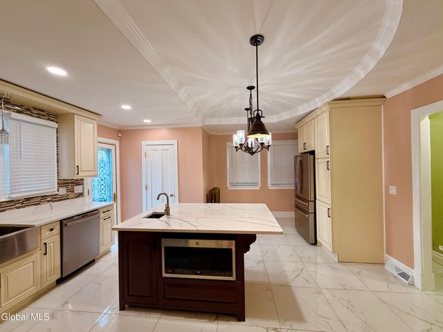 831 Wright Avenue, Schenectady, NY 12309