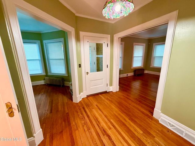 831 Wright Avenue, Schenectady, NY 12309
