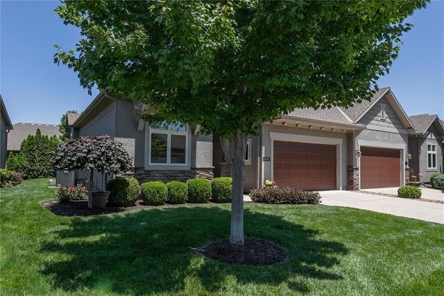 19616 W 100th Terrace, Lenexa, KS 66220
