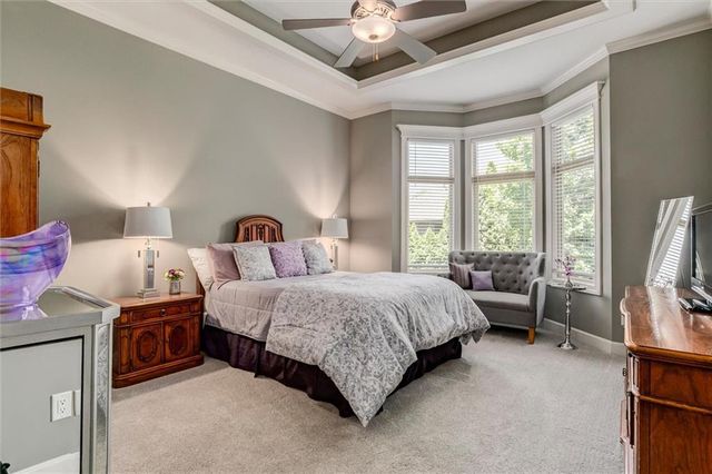 19616 W 100th Terrace, Lenexa, KS 66220