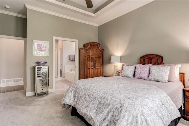 19616 W 100th Terrace, Lenexa, KS 66220