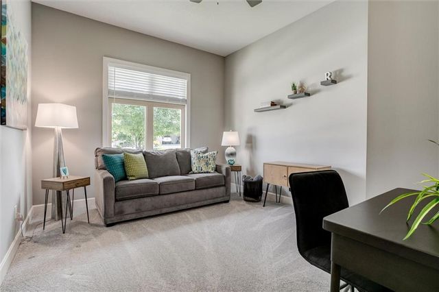 19616 W 100th Terrace, Lenexa, KS 66220