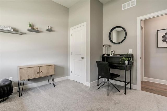 19616 W 100th Terrace, Lenexa, KS 66220