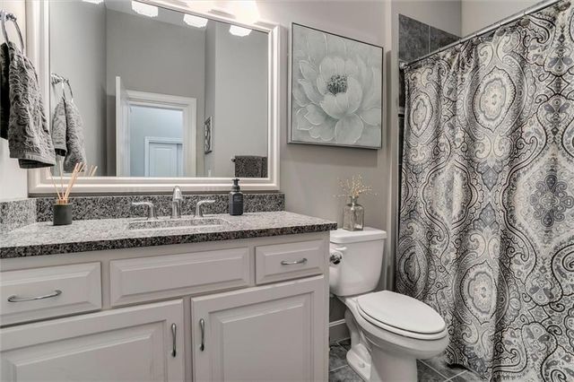19616 W 100th Terrace, Lenexa, KS 66220