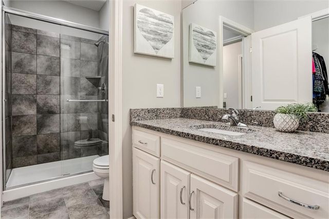 19616 W 100th Terrace, Lenexa, KS 66220