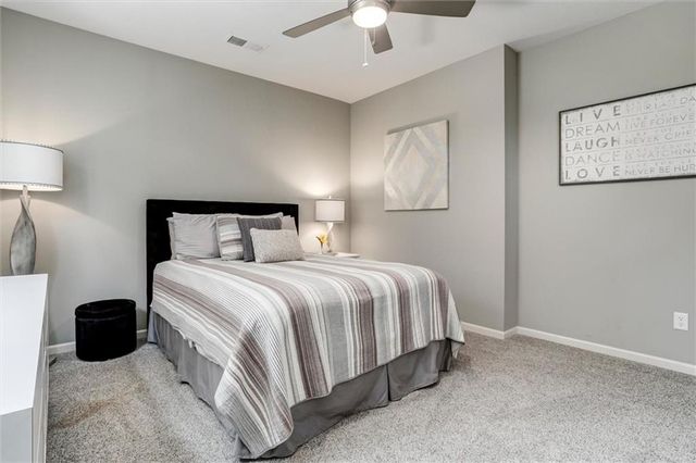 19616 W 100th Terrace, Lenexa, KS 66220