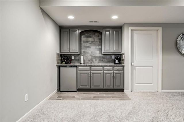 19616 W 100th Terrace, Lenexa, KS 66220