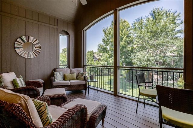 19616 W 100th Terrace, Lenexa, KS 66220