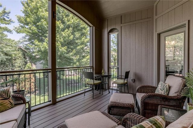 19616 W 100th Terrace, Lenexa, KS 66220