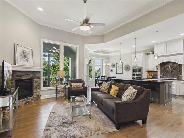 19616 W 100th Terrace, Lenexa, KS 66220