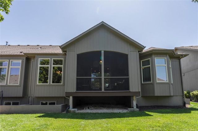19616 W 100th Terrace, Lenexa, KS 66220