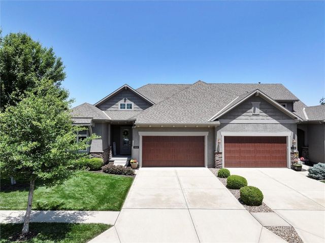 19616 W 100th Terrace, Lenexa, KS 66220