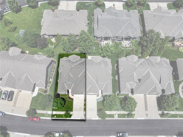 19616 W 100th Terrace, Lenexa, KS 66220