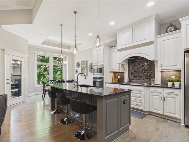 19616 W 100th Terrace, Lenexa, KS 66220