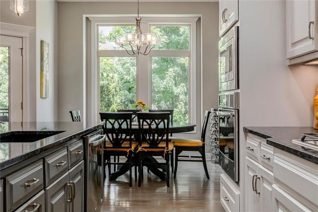 19616 W 100th Terrace, Lenexa, KS 66220