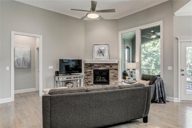 19616 W 100th Terrace, Lenexa, KS 66220