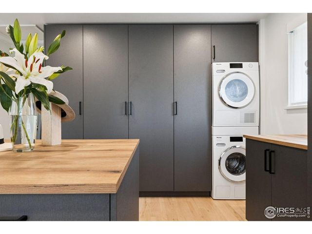 8612 W 69th Pl, Arvada, CO 80004