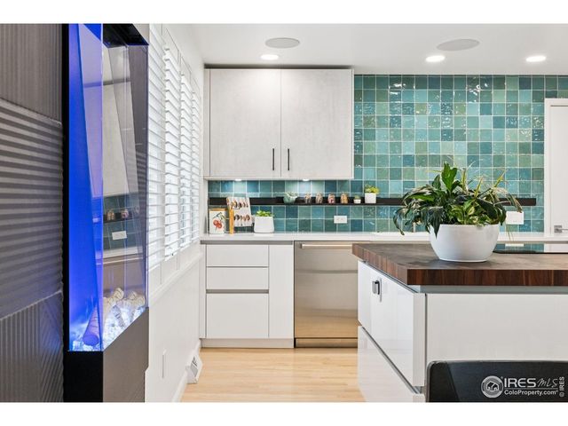 8612 W 69th Pl, Arvada, CO 80004