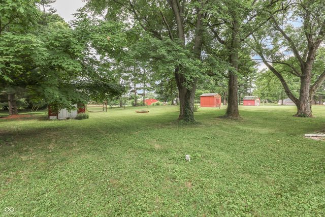 8025 W Sycamore Road, Fairland, IN 46126