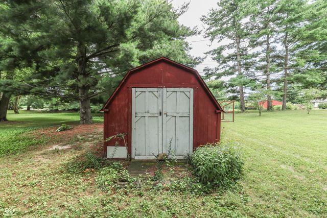 8025 W Sycamore Road, Fairland, IN 46126