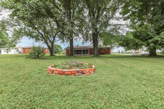 8025 W Sycamore Road, Fairland, IN 46126