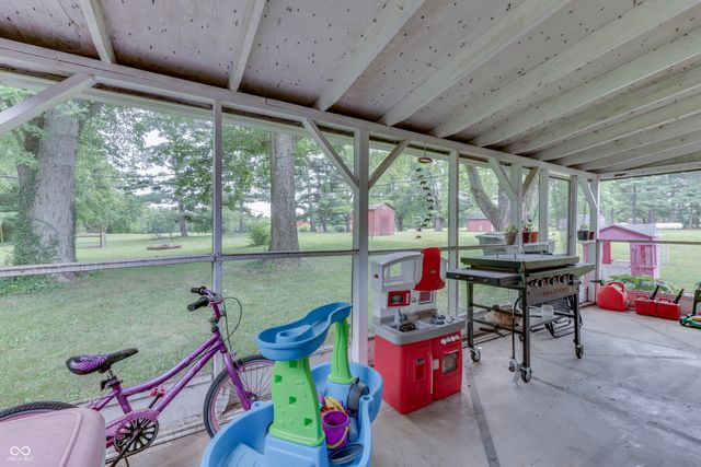 8025 W Sycamore Road, Fairland, IN 46126