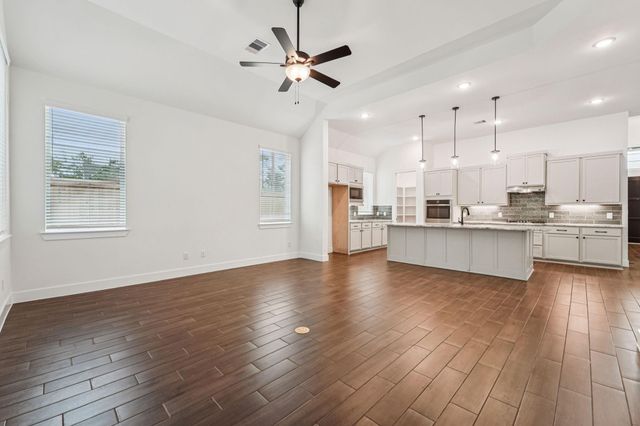 26014 S Outrider Banks, Montgomery, TX 77316