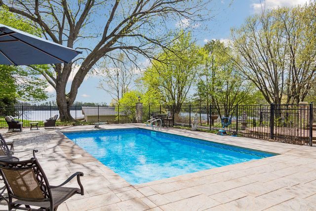 994 Wagon Wheel Trail, Mendota Heights, MN 55120