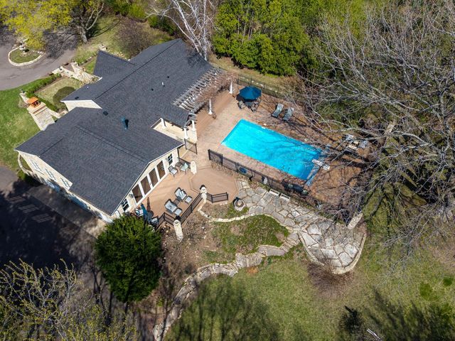 994 Wagon Wheel Trail, Mendota Heights, MN 55120