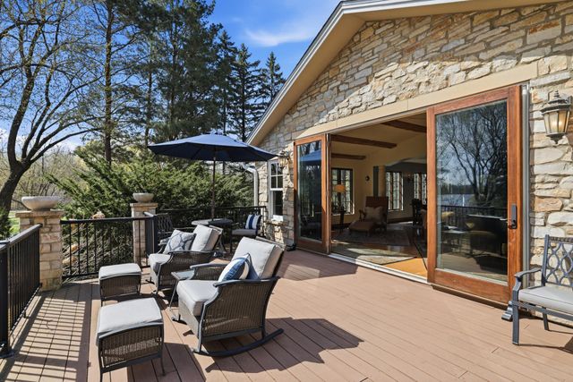 994 Wagon Wheel Trail, Mendota Heights, MN 55120