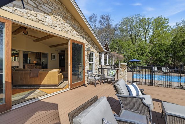 994 Wagon Wheel Trail, Mendota Heights, MN 55120