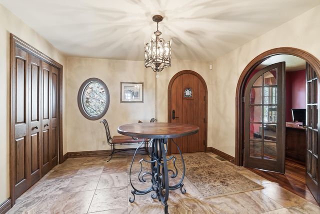 994 Wagon Wheel Trail, Mendota Heights, MN 55120