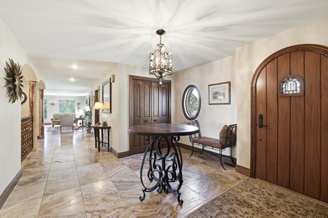 994 Wagon Wheel Trail, Mendota Heights, MN 55120