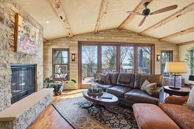 994 Wagon Wheel Trail, Mendota Heights, MN 55120