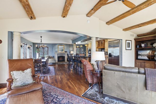 994 Wagon Wheel Trail, Mendota Heights, MN 55120