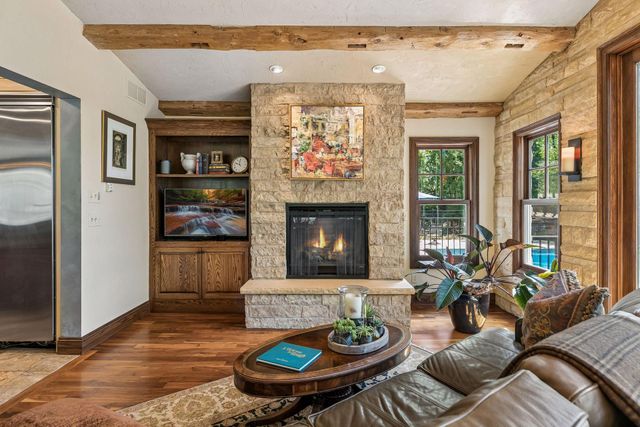 994 Wagon Wheel Trail, Mendota Heights, MN 55120