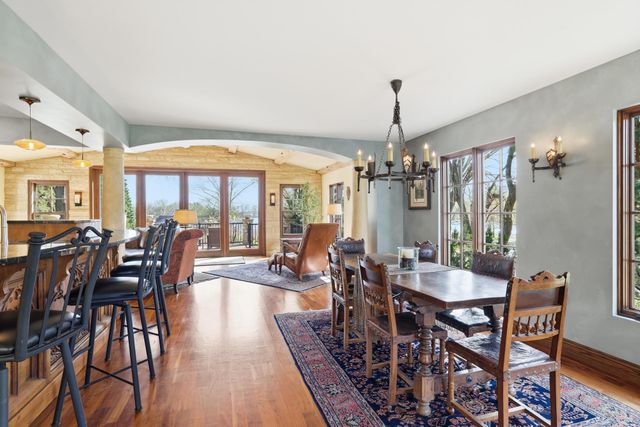 994 Wagon Wheel Trail, Mendota Heights, MN 55120
