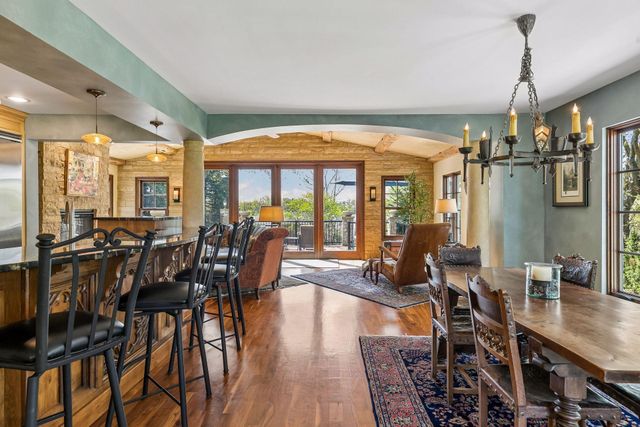 994 Wagon Wheel Trail, Mendota Heights, MN 55120