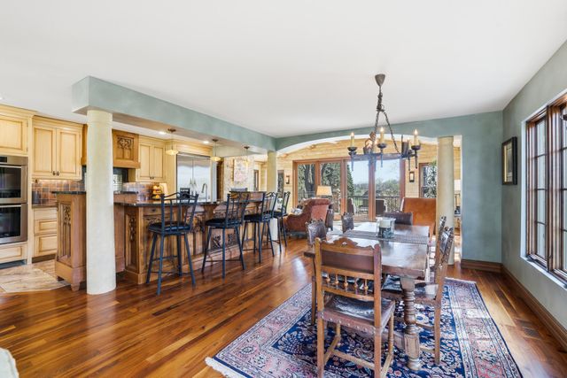994 Wagon Wheel Trail, Mendota Heights, MN 55120