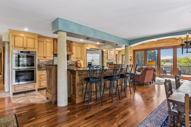 994 Wagon Wheel Trail, Mendota Heights, MN 55120
