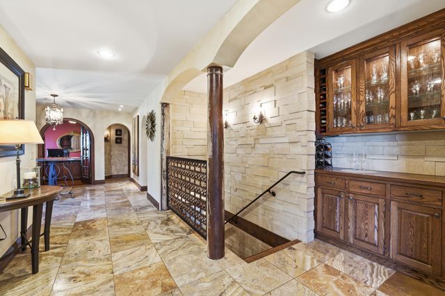 994 Wagon Wheel Trail, Mendota Heights, MN 55120