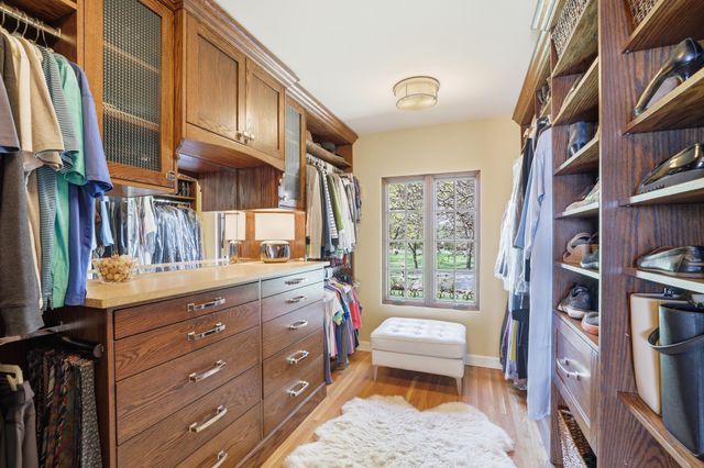 994 Wagon Wheel Trail, Mendota Heights, MN 55120