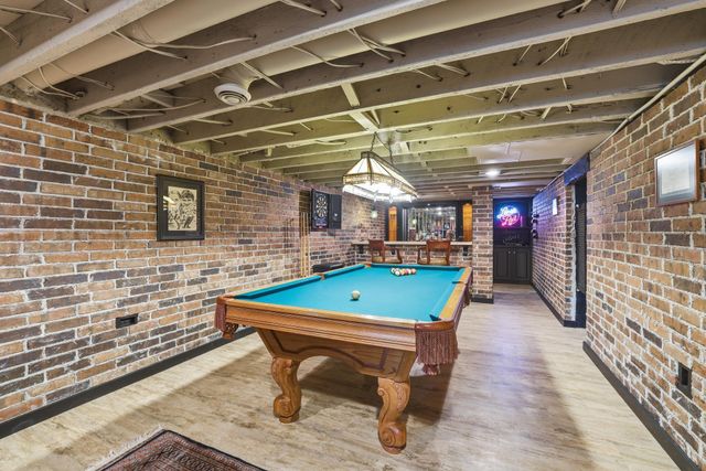 994 Wagon Wheel Trail, Mendota Heights, MN 55120