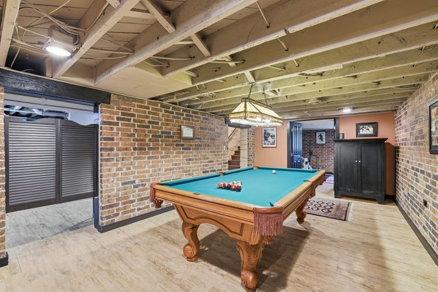 994 Wagon Wheel Trail, Mendota Heights, MN 55120