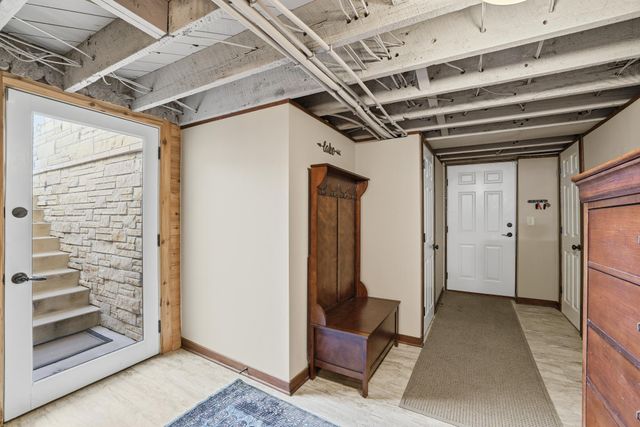 994 Wagon Wheel Trail, Mendota Heights, MN 55120
