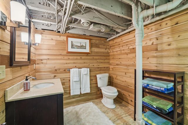 994 Wagon Wheel Trail, Mendota Heights, MN 55120