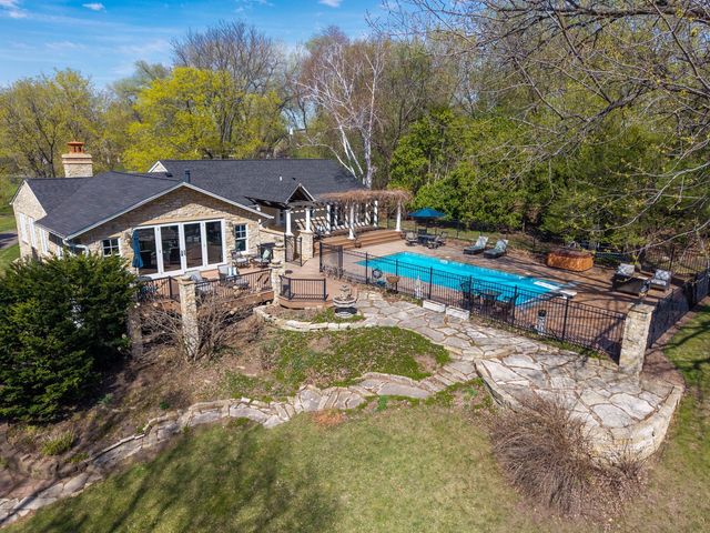 994 Wagon Wheel Trail, Mendota Heights, MN 55120
