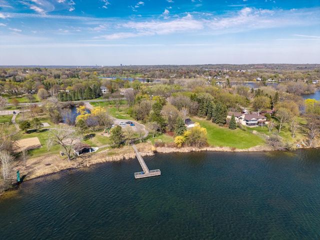 994 Wagon Wheel Trail, Mendota Heights, MN 55120